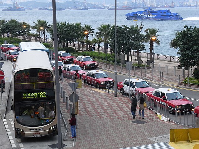 年輕司機入行的士行業：新趨勢與挑戰