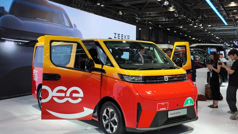 鴻昇車行投資有限公司 x 新科發展國際「香港專業愛心車隊」2025香港的士新世代