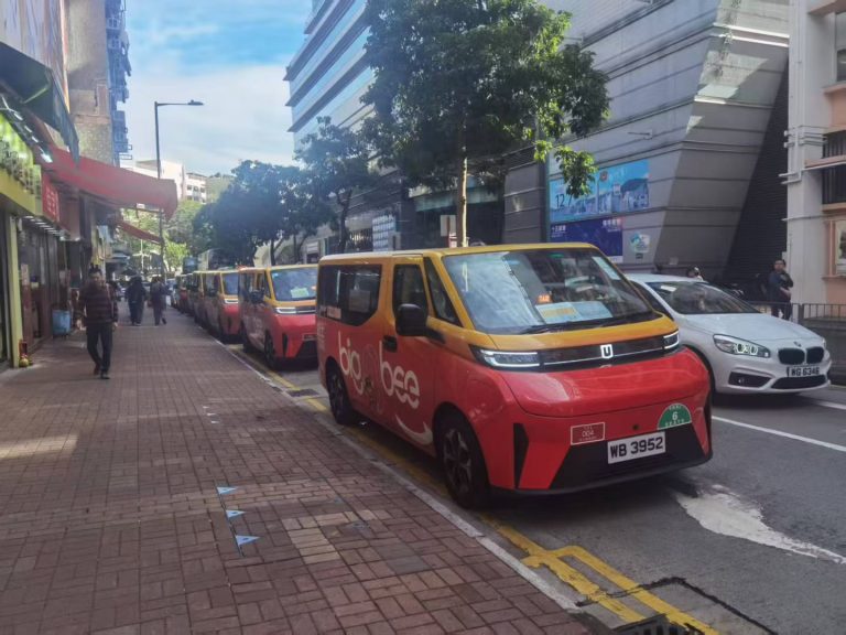 大火無情, 人間有愛; 愛心車隊的士 義載災民 服務事跡